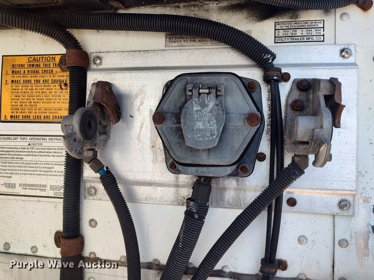 image for item LU9155 2005 Utility  refrigerated van trailer