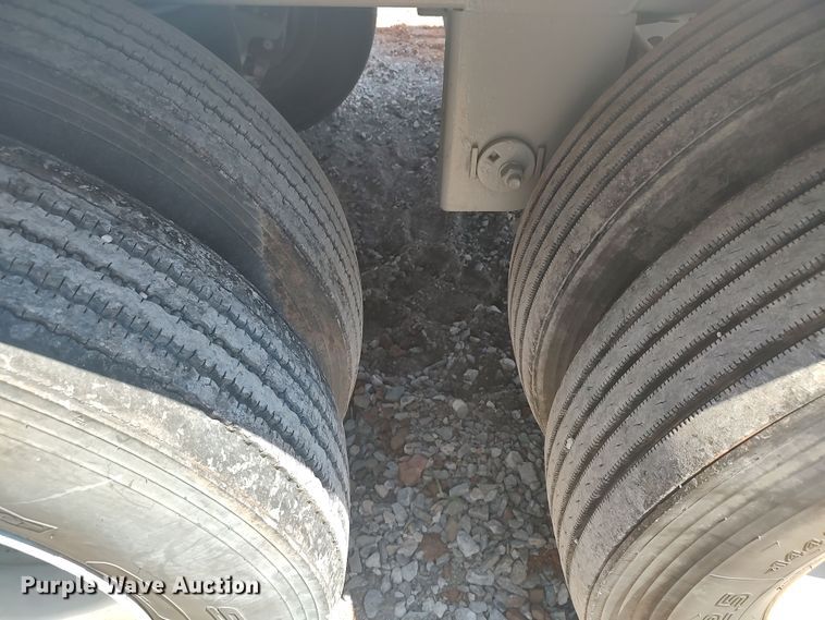 image for item LU9155 2005 Utility  refrigerated van trailer