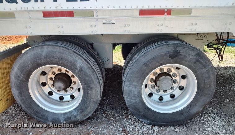 image for item LU9155 2005 Utility  refrigerated van trailer