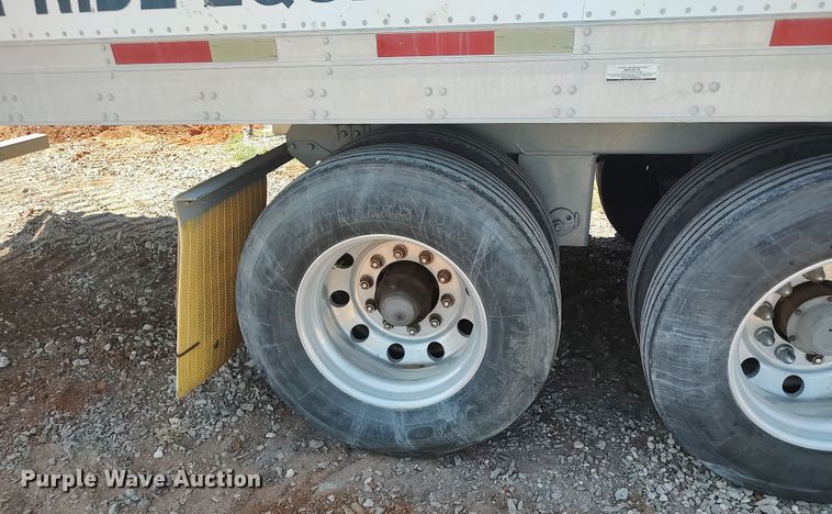 image for item LU9155 2005 Utility  refrigerated van trailer