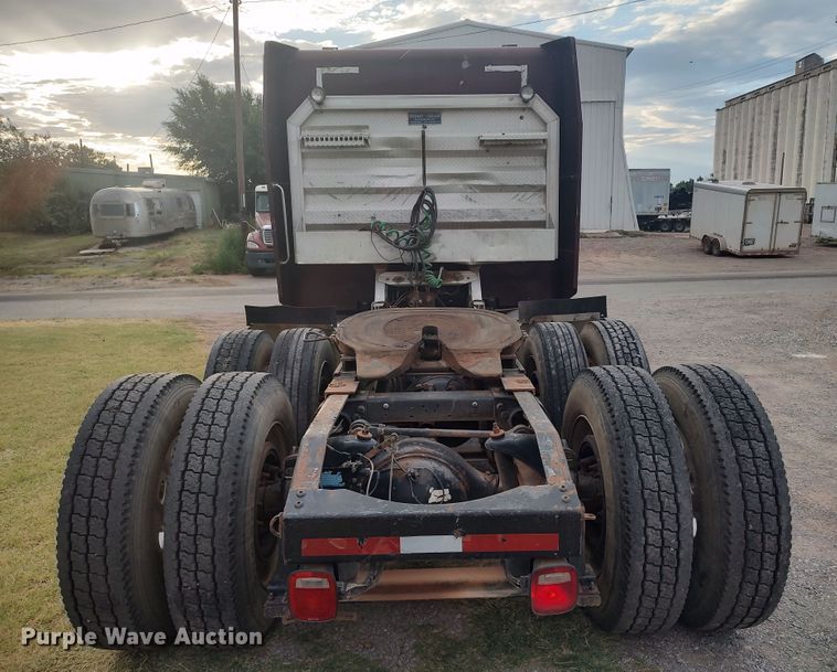 image for item LU9190 2003 Peterbilt 379 semi truck