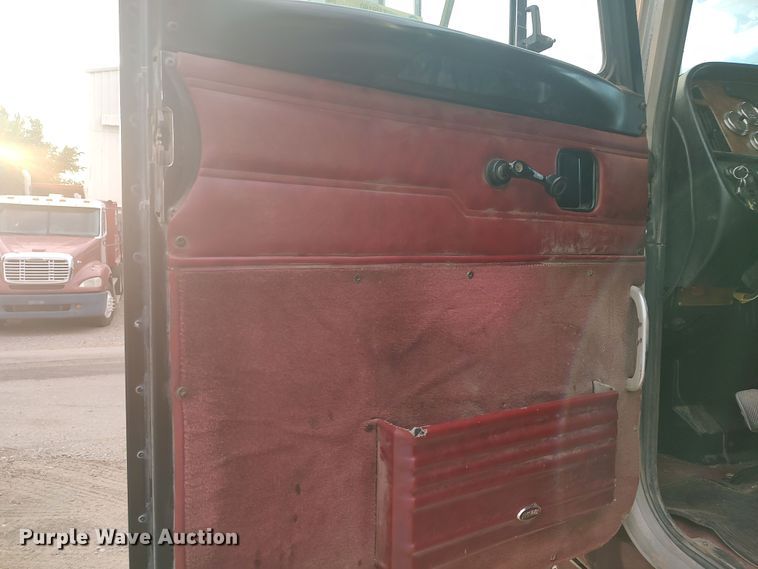 image for item LU9190 2003 Peterbilt 379 semi truck