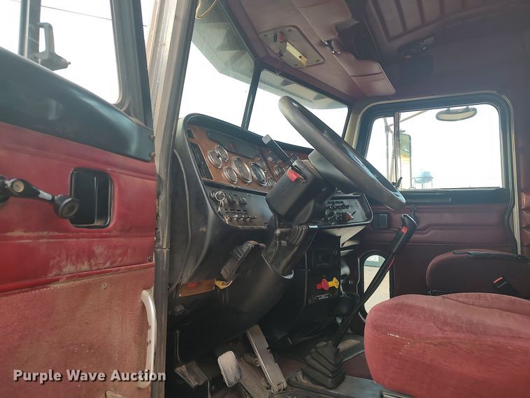 image for item LU9190 2003 Peterbilt 379 semi truck