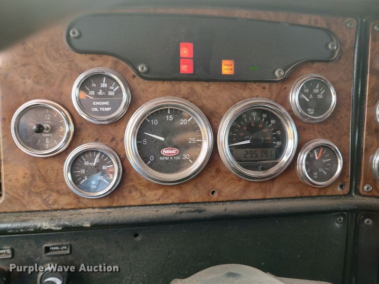 image for item LU9190 2003 Peterbilt 379 semi truck