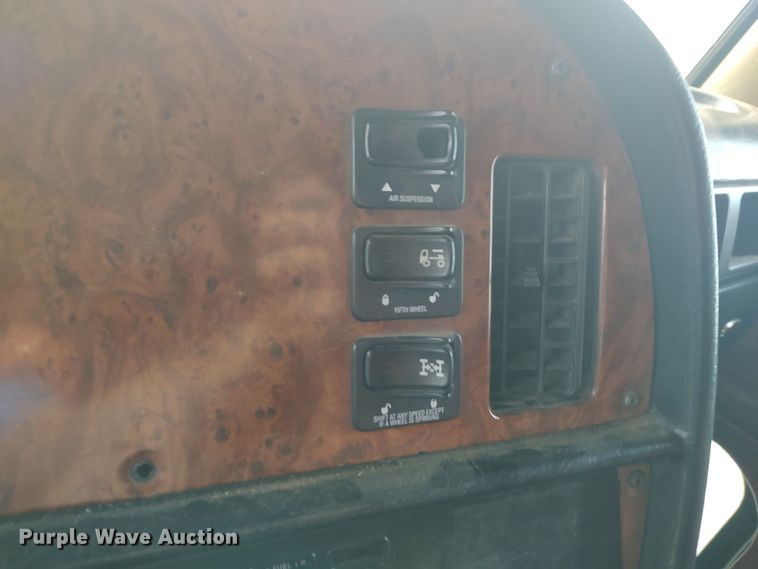 image for item LU9190 2003 Peterbilt 379 semi truck