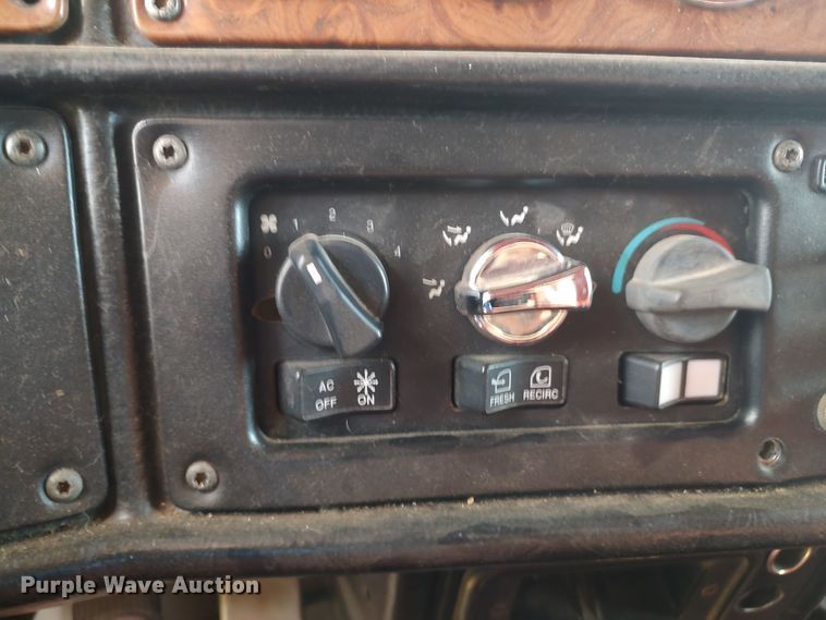 image for item LU9190 2003 Peterbilt 379 semi truck