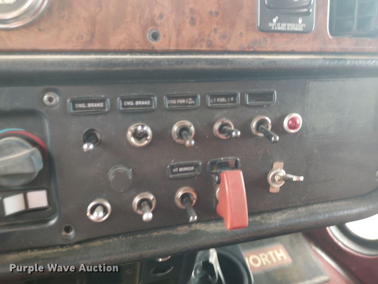 image for item LU9190 2003 Peterbilt 379 semi truck