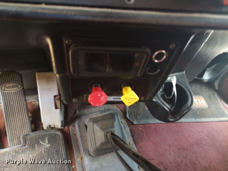 image for item LU9190 2003 Peterbilt 379 semi truck