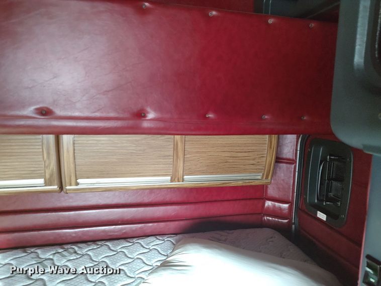 image for item LU9190 2003 Peterbilt 379 semi truck