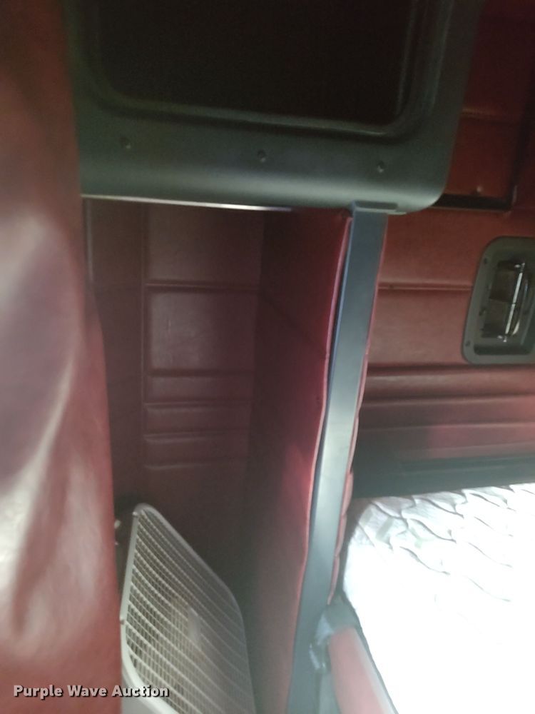 image for item LU9190 2003 Peterbilt 379 semi truck