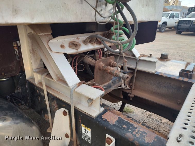 image for item LU9190 2003 Peterbilt 379 semi truck