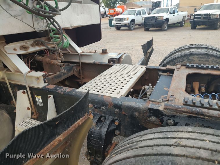 image for item LU9190 2003 Peterbilt 379 semi truck