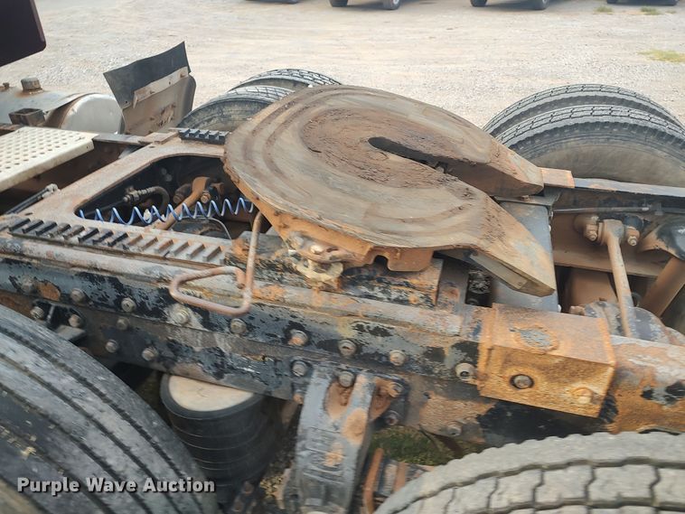 image for item LU9190 2003 Peterbilt 379 semi truck