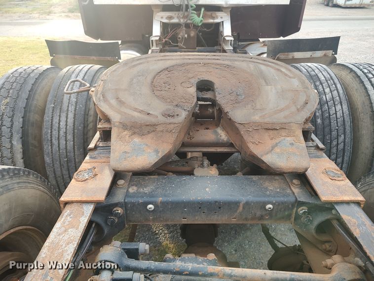 image for item LU9190 2003 Peterbilt 379 semi truck