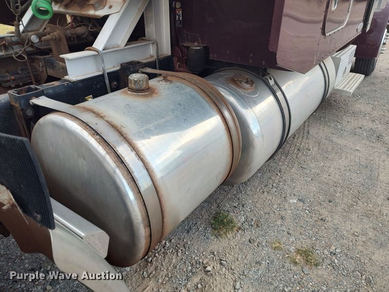 image for item LU9190 2003 Peterbilt 379 semi truck