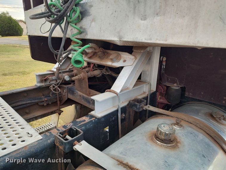 image for item LU9190 2003 Peterbilt 379 semi truck