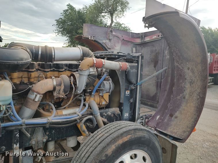 image for item LU9190 2003 Peterbilt 379 semi truck