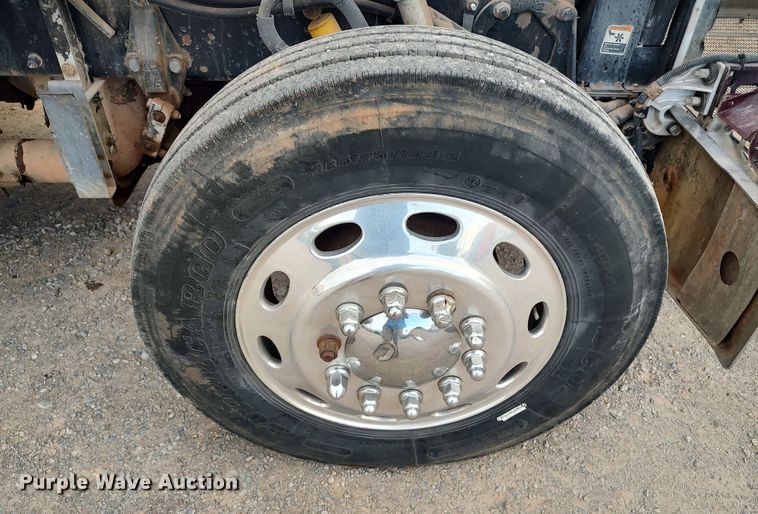 image for item LU9190 2003 Peterbilt 379 semi truck