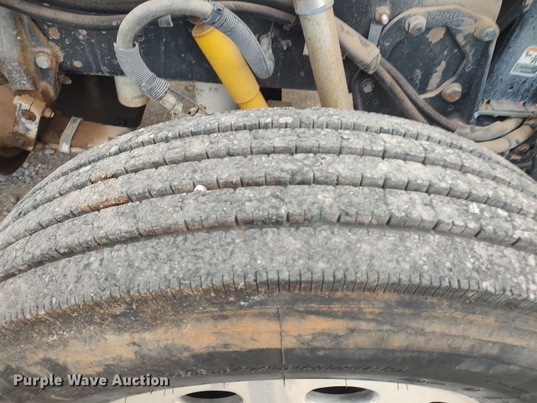 image for item LU9190 2003 Peterbilt 379 semi truck