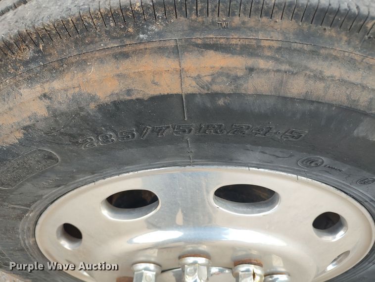 image for item LU9190 2003 Peterbilt 379 semi truck