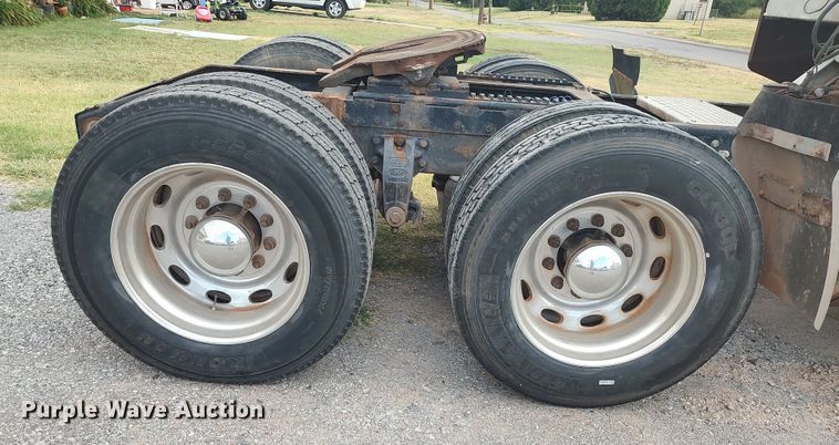 image for item LU9190 2003 Peterbilt 379 semi truck