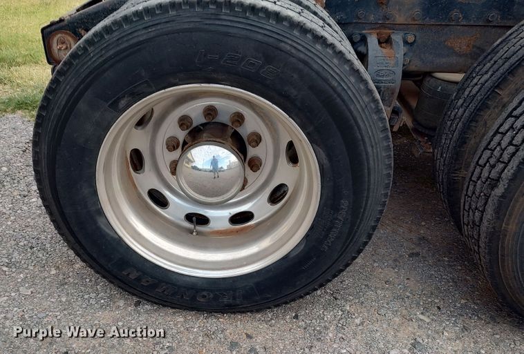 image for item LU9190 2003 Peterbilt 379 semi truck