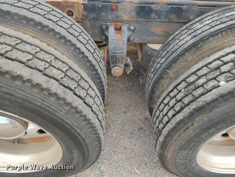 image for item LU9190 2003 Peterbilt 379 semi truck