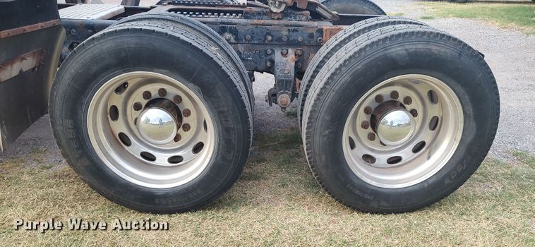 image for item LU9190 2003 Peterbilt 379 semi truck