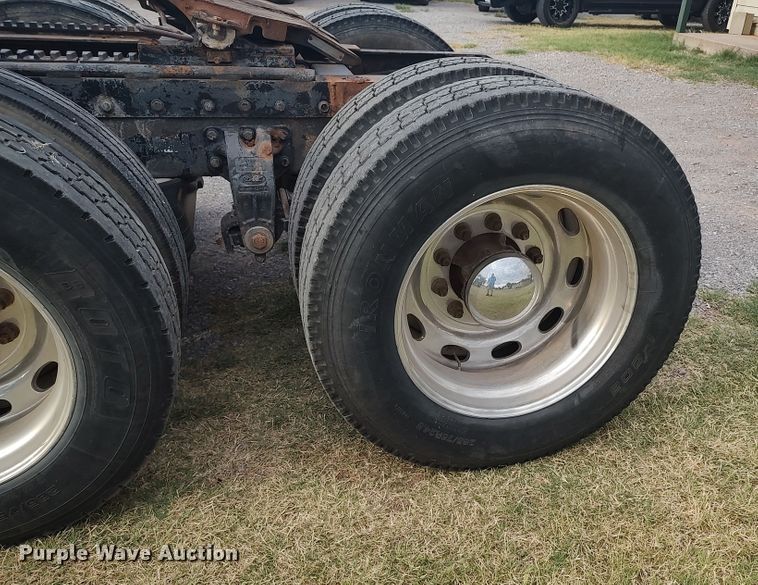 image for item LU9190 2003 Peterbilt 379 semi truck