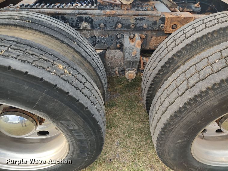 image for item LU9190 2003 Peterbilt 379 semi truck