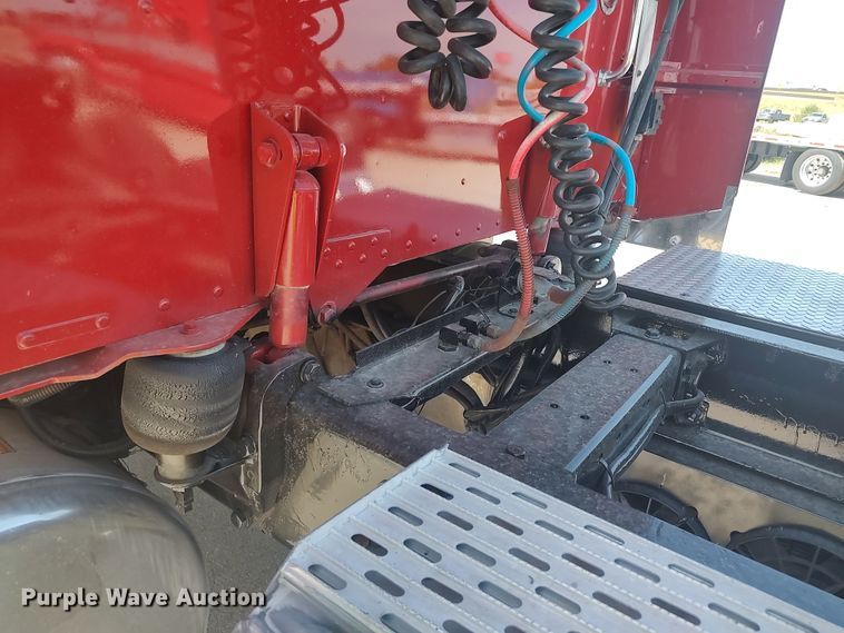 image for item LU9192 1998 Peterbilt 379  semi truck