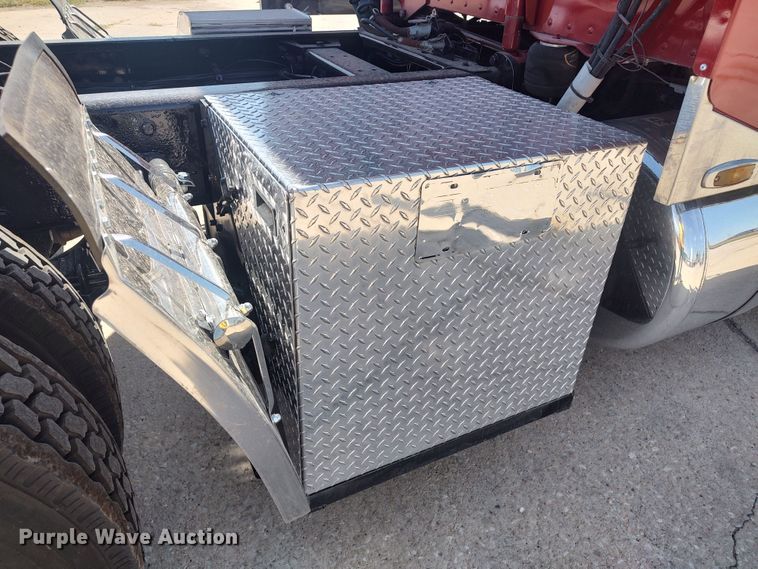 image for item LU9192 1998 Peterbilt 379  semi truck