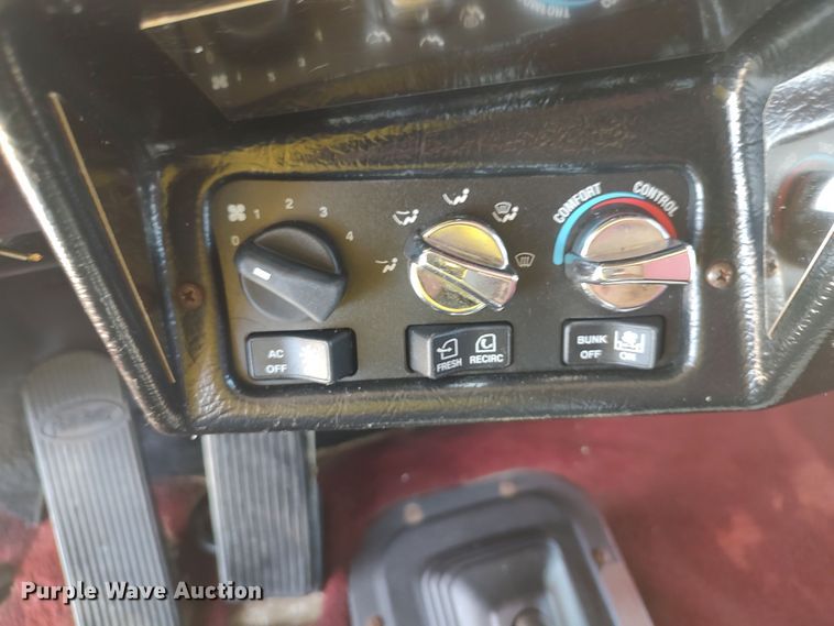 image for item LU9192 1998 Peterbilt 379  semi truck