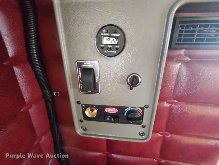 image for item LU9192 1998 Peterbilt 379  semi truck