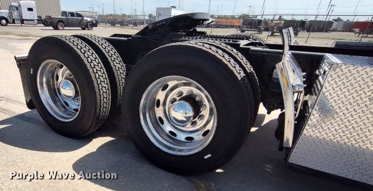 image for item LU9192 1998 Peterbilt 379  semi truck