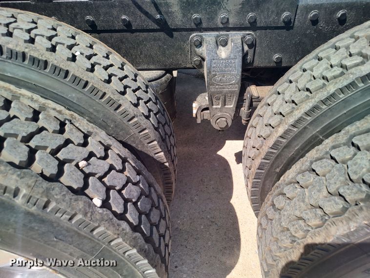 image for item LU9192 1998 Peterbilt 379  semi truck