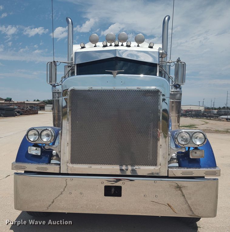 image for item LU9193 2003 Peterbilt 379 semi truck