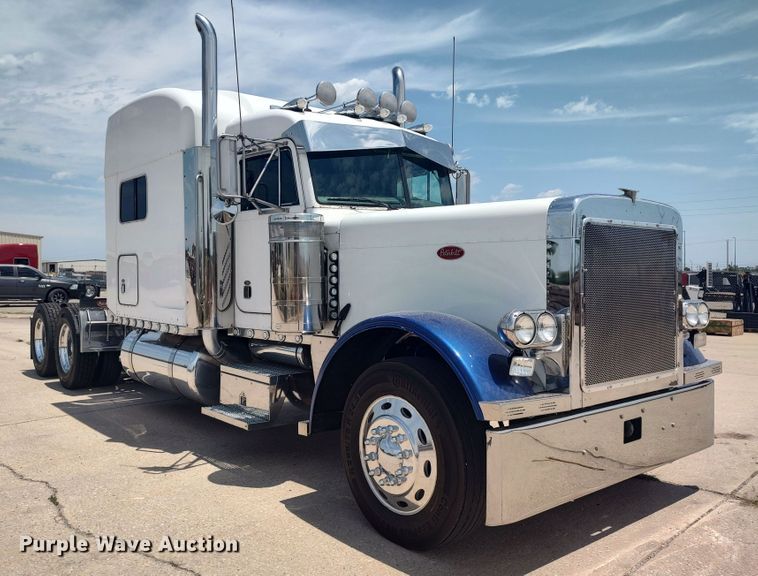 image for item LU9193 2003 Peterbilt 379 semi truck