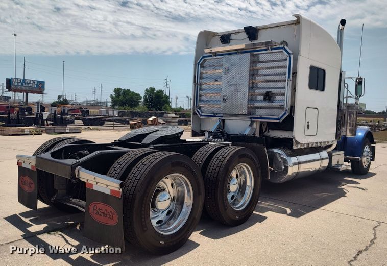 image for item LU9193 2003 Peterbilt 379 semi truck