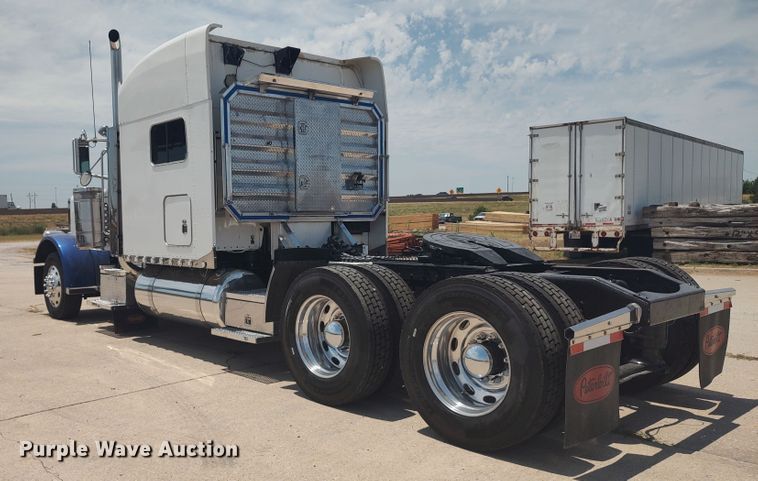 image for item LU9193 2003 Peterbilt 379 semi truck