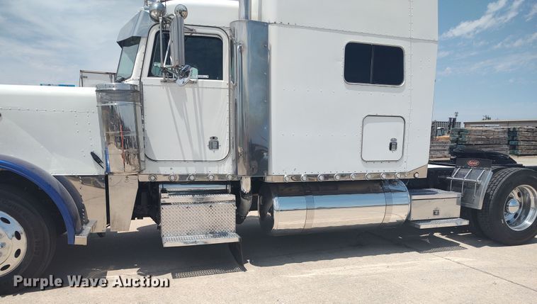 image for item LU9193 2003 Peterbilt 379 semi truck