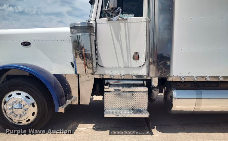 image for item LU9193 2003 Peterbilt 379 semi truck