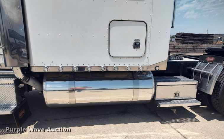 image for item LU9193 2003 Peterbilt 379 semi truck