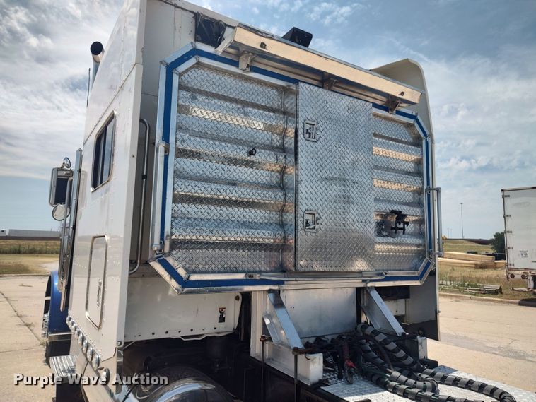 image for item LU9193 2003 Peterbilt 379 semi truck