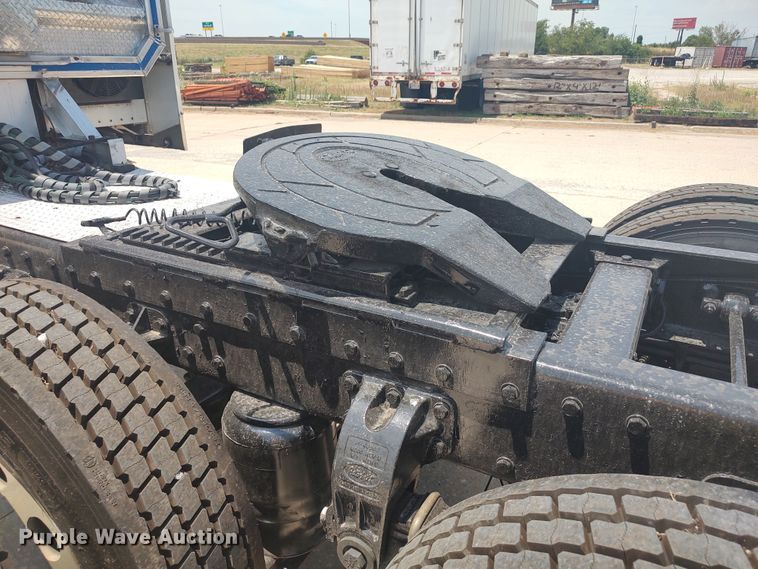 image for item LU9193 2003 Peterbilt 379 semi truck