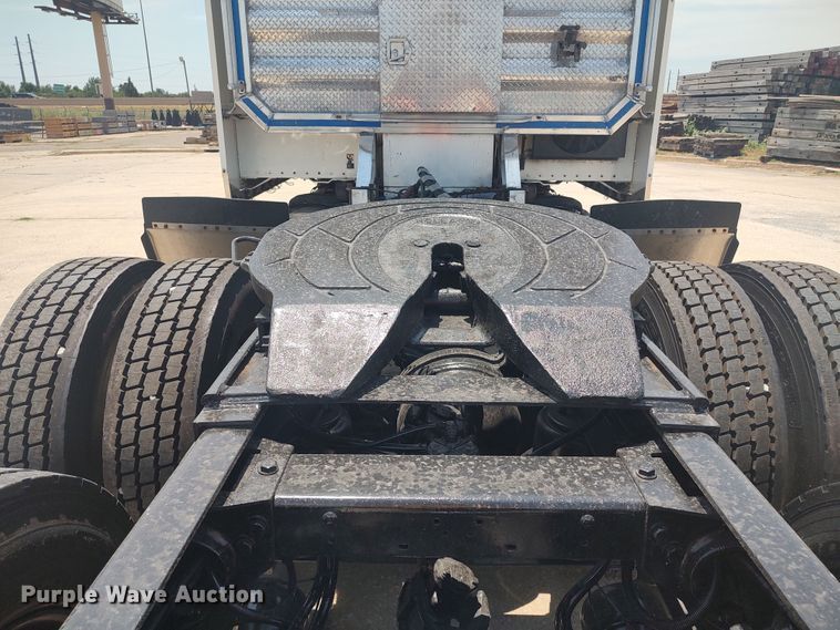 image for item LU9193 2003 Peterbilt 379 semi truck