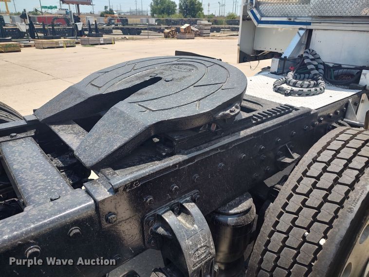 image for item LU9193 2003 Peterbilt 379 semi truck