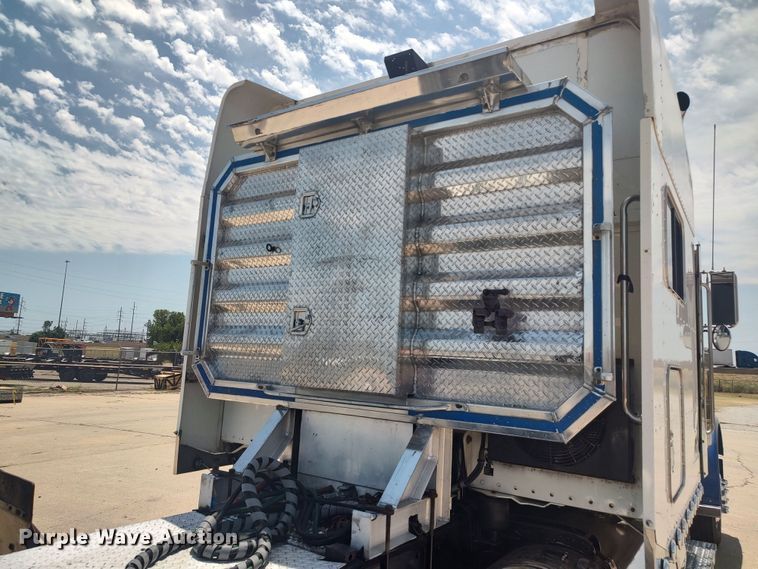 image for item LU9193 2003 Peterbilt 379 semi truck