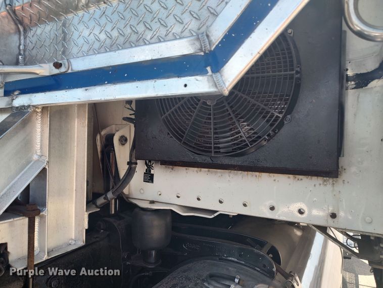 image for item LU9193 2003 Peterbilt 379 semi truck