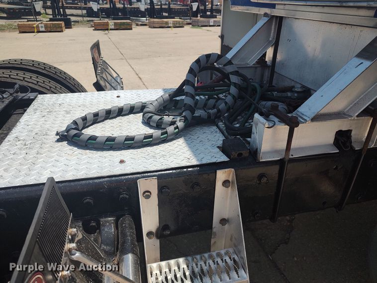 image for item LU9193 2003 Peterbilt 379 semi truck